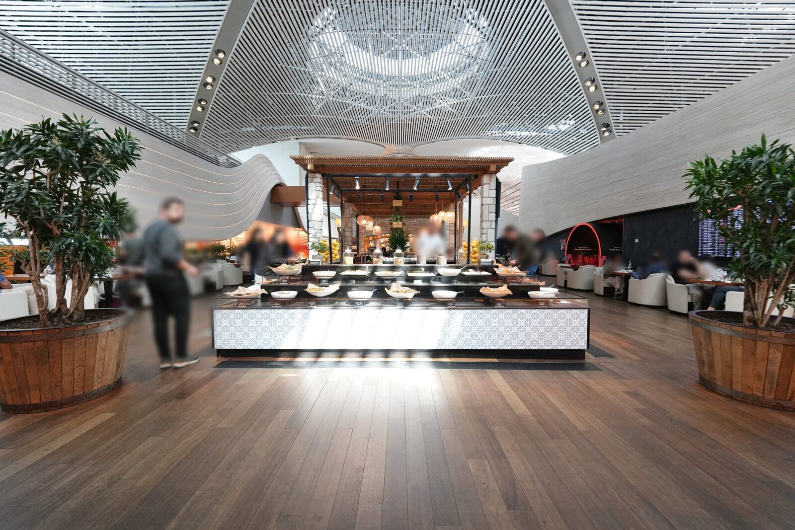 Turkish Airlines Lounge Businessのアイランド型ビュッフェ