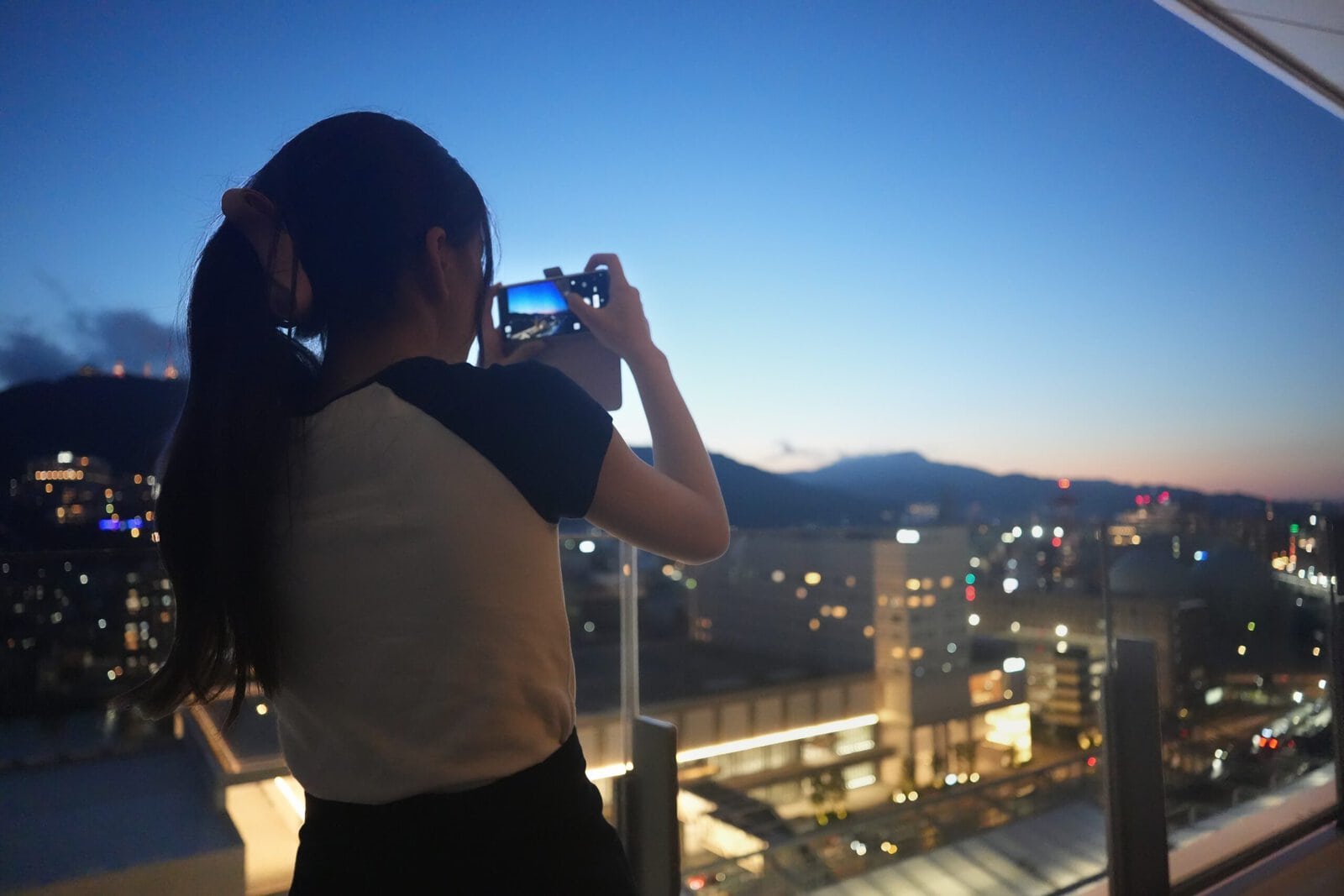 長崎マリオット宿泊記・バルコニーから夜景を眺める