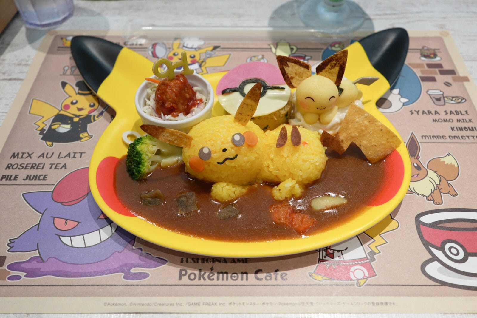 ピカチュウとピチューのなかよしカレープレート