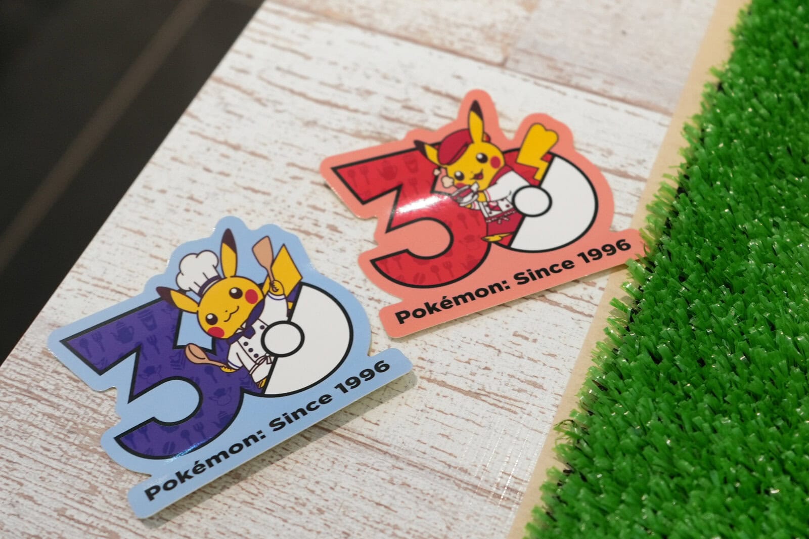 ポケモンカフェでもらったポケモン30周年ロゴステッカー
