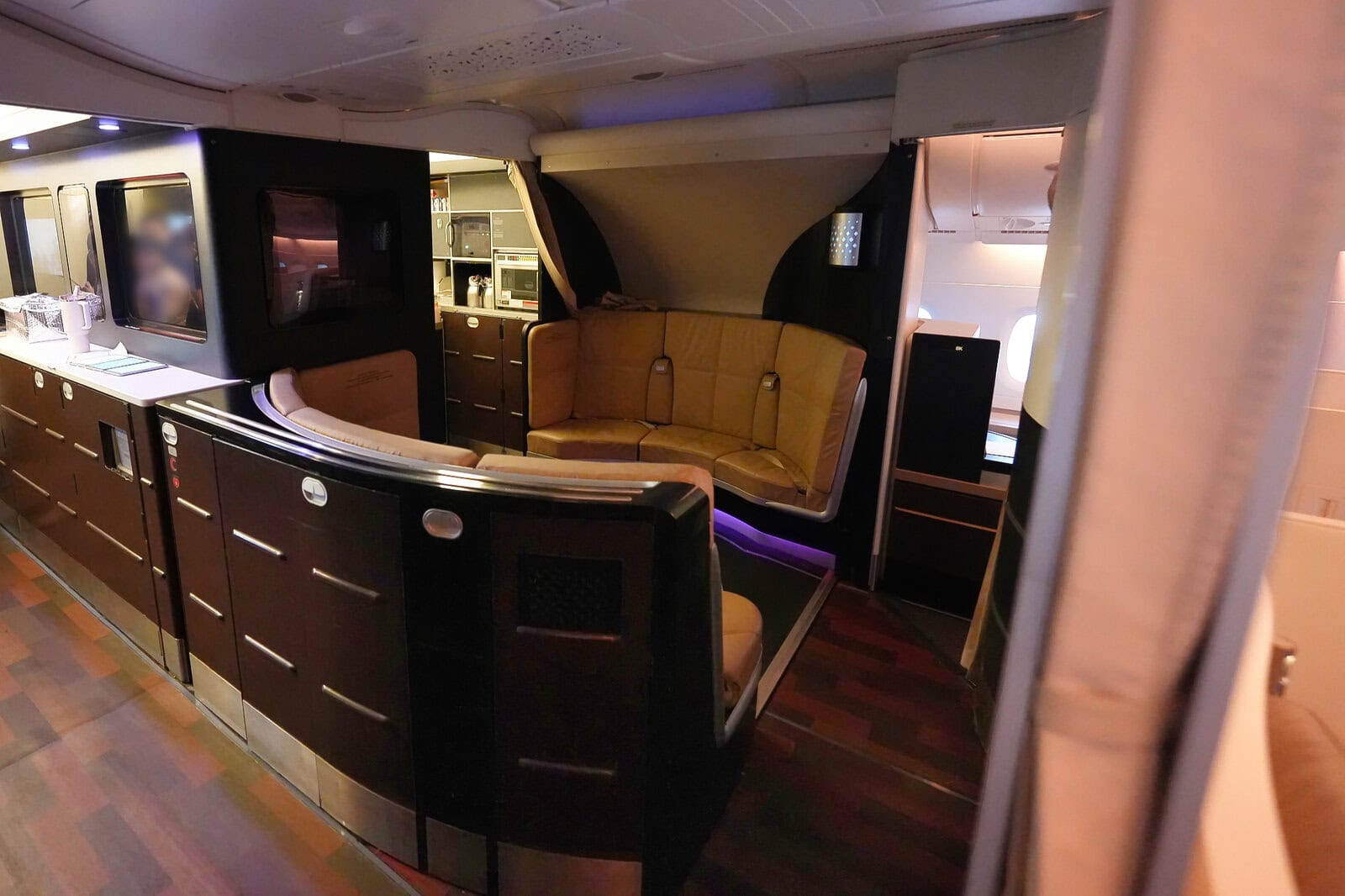 エティハド航空A380の機内ラウンジThe Lobby