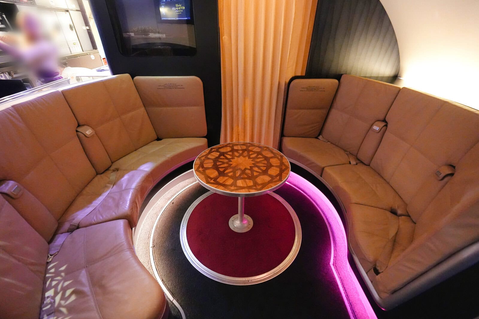 エティハド航空A380の機内ラウンジThe Lobby