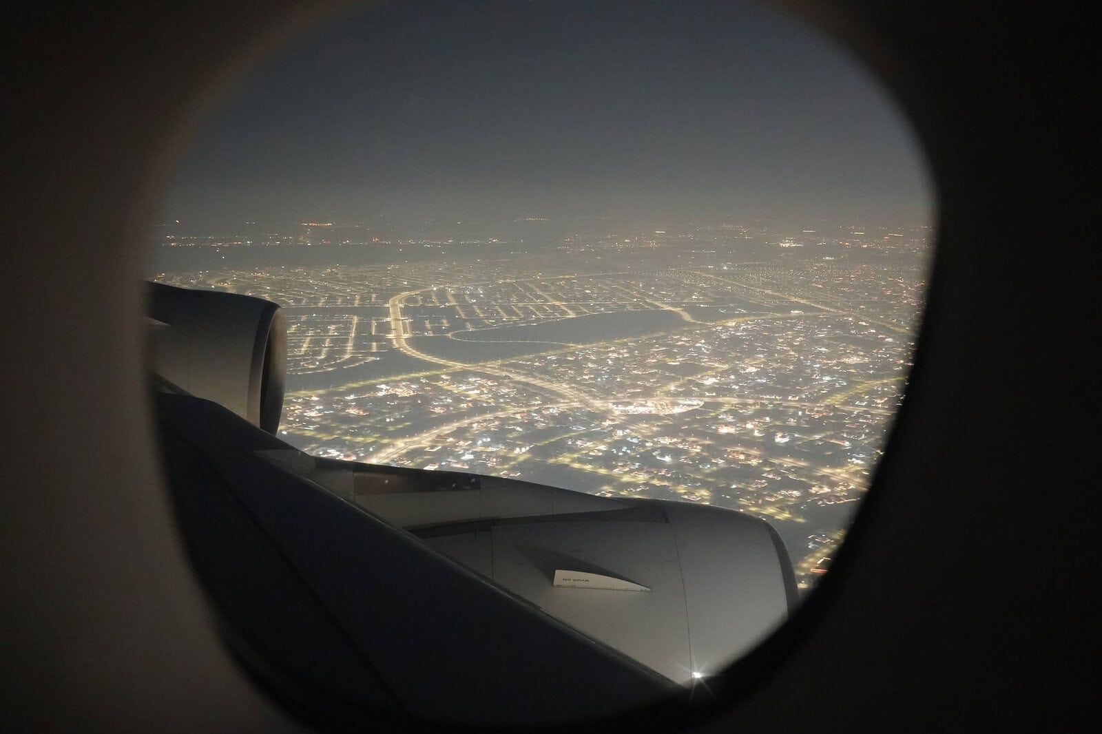 エティハド航空A380から眺めるアブダビの夜景