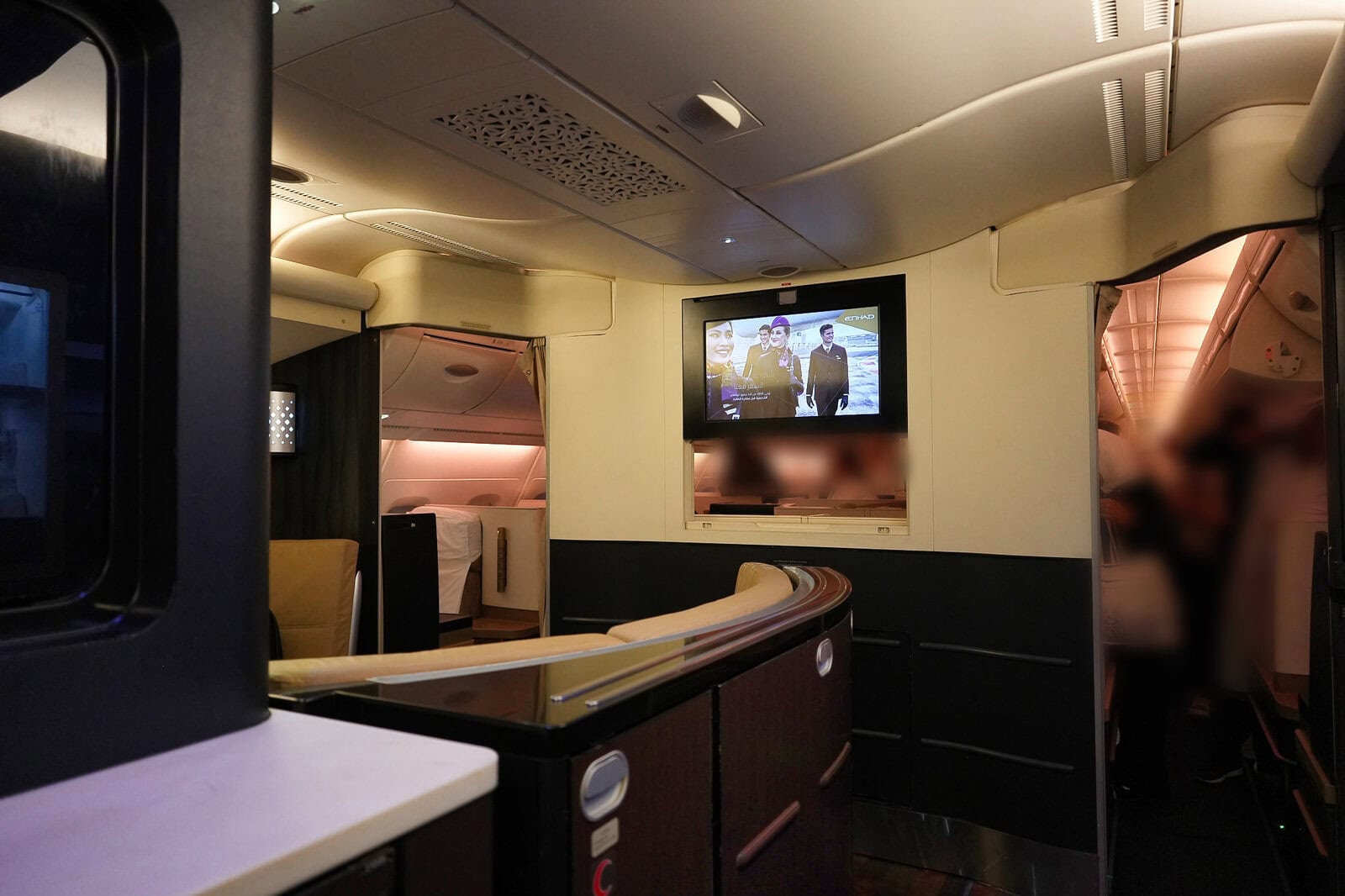 アブダビ到着後のエティハド航空A380ビジネスクラス