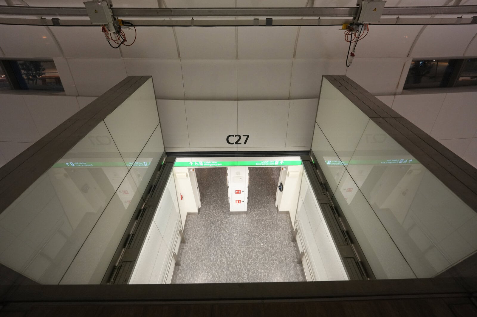アブダビ空港エティハド航空ビジネスクラスラウンジ・C２７ゲート