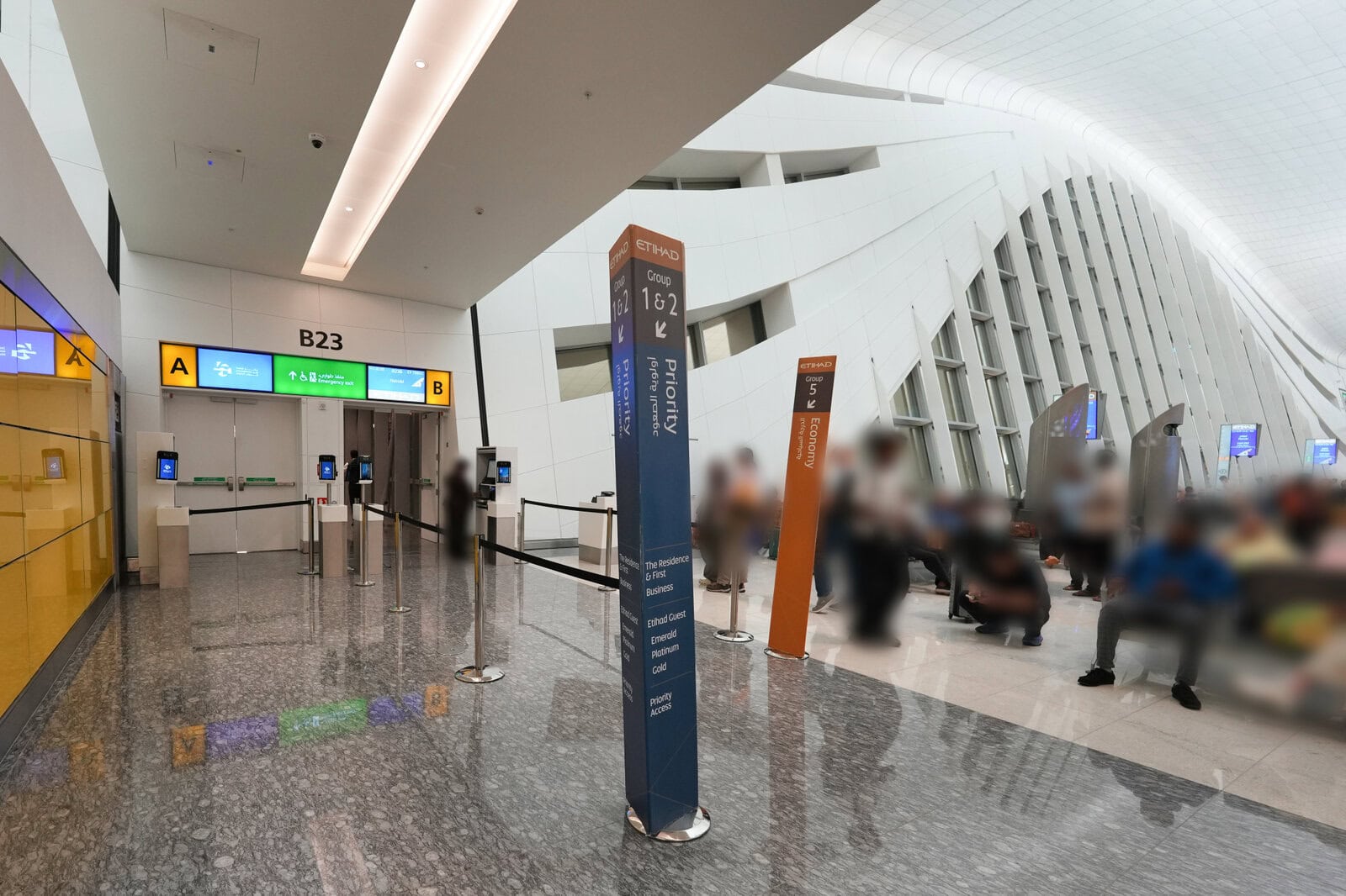 アブダビ・ザイード国際空港B23ゲートのエティハド航空優先搭乗レーン