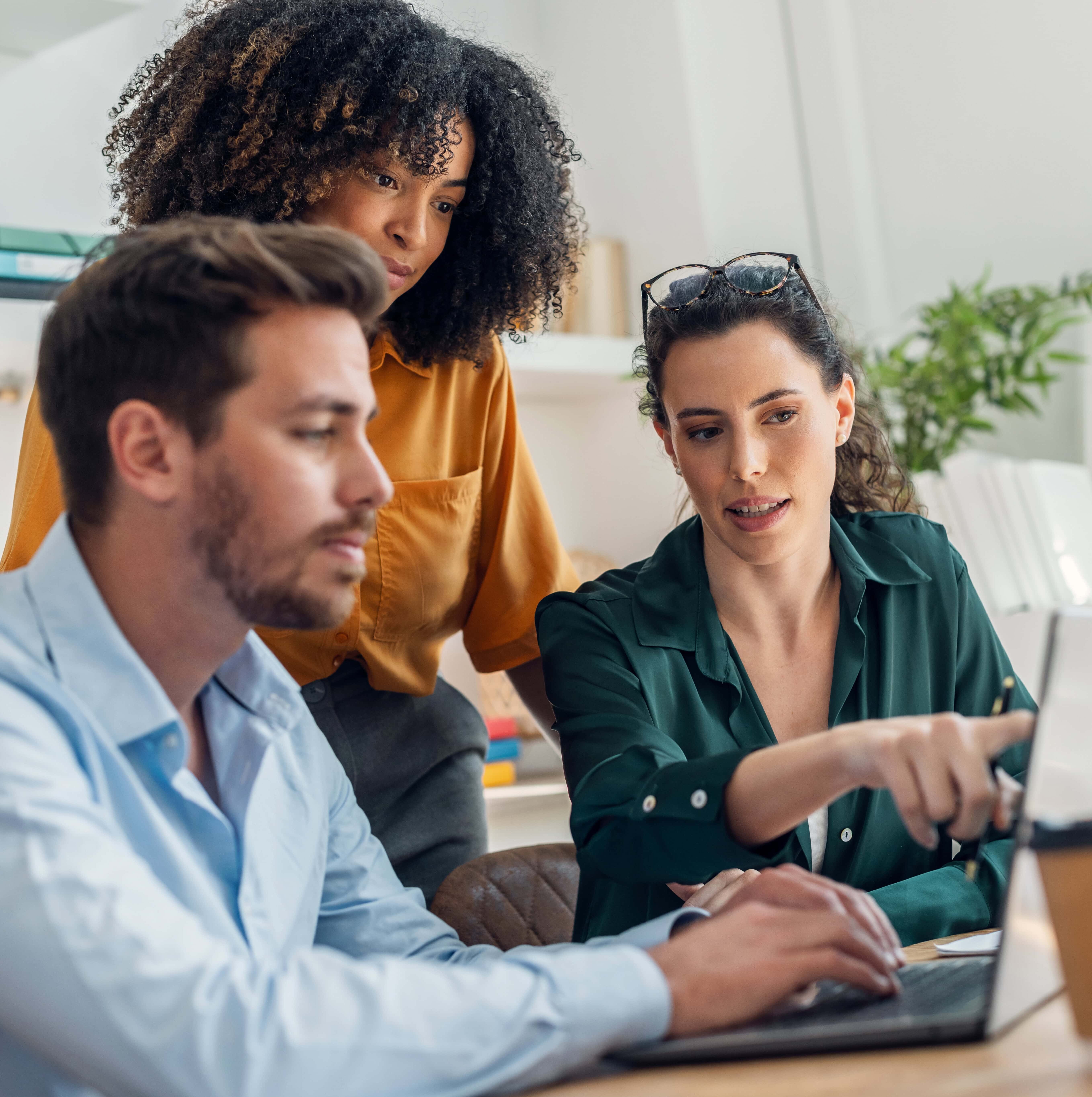 Q2 Digital Workplace Trends: AI, Governance & Intranets