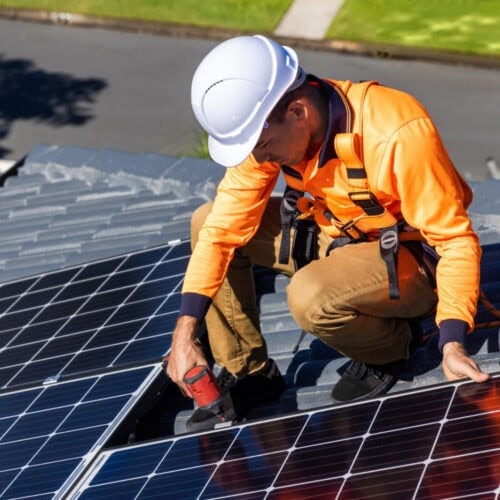 Frontline Workers in Energy: Closing the Digital Workplace Gap