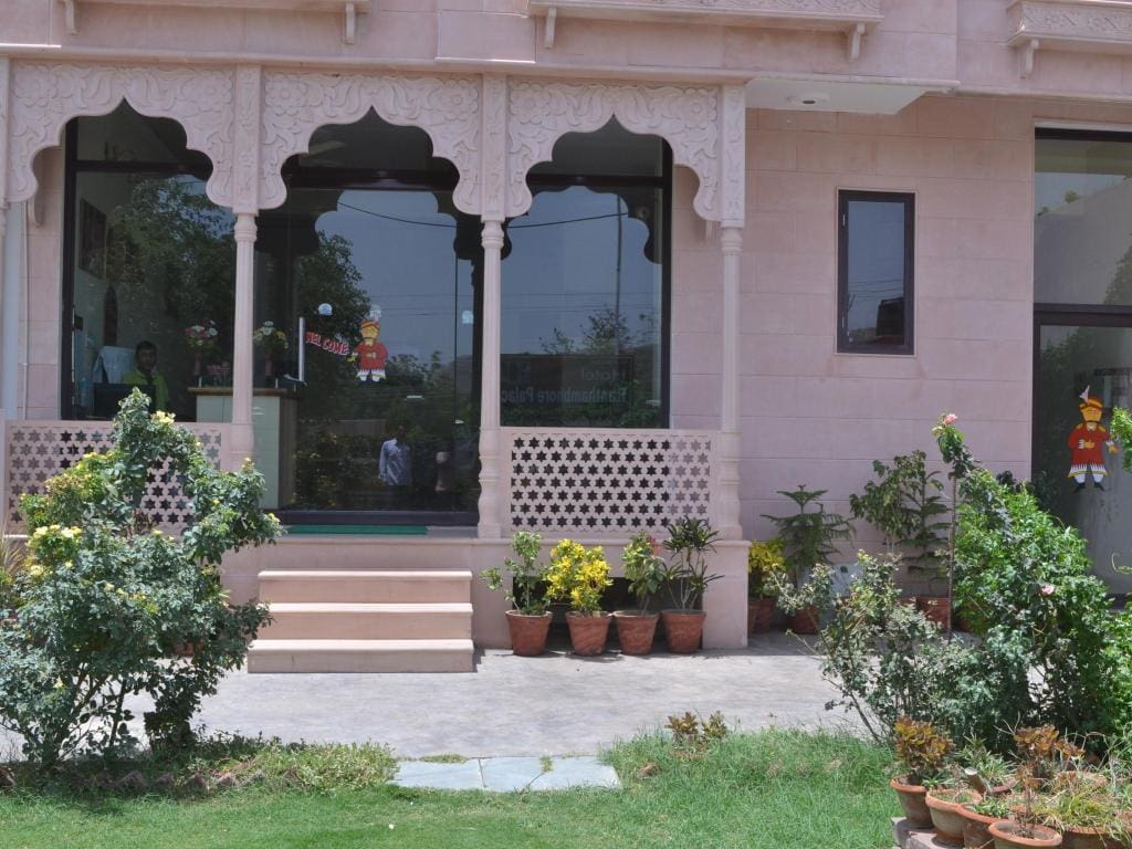 HOTEL-RANTHAMBORE-PALACE