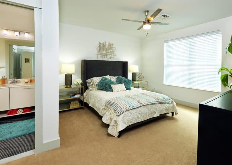 Comfortable bedrooms with en-suite baths