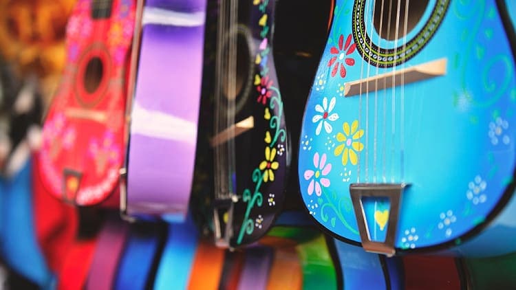 Die verrücktesten Gitarren der Welt