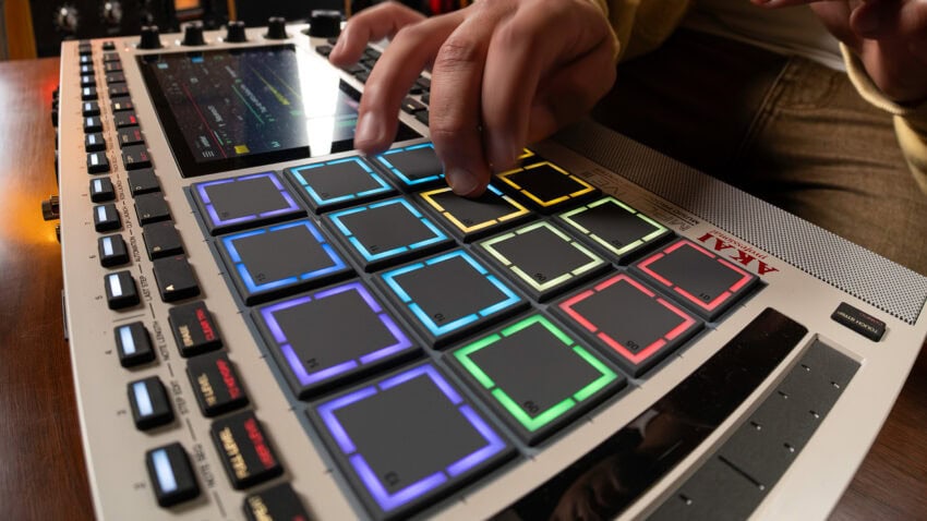 Akai MPC Live 3 Retro Beat Maker