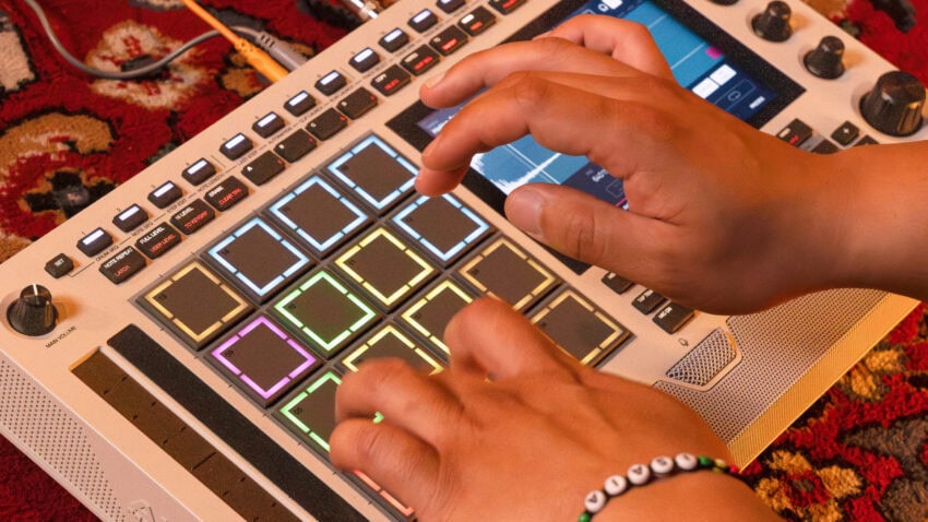 Akai MPC Live 3 Retro Beat Maker