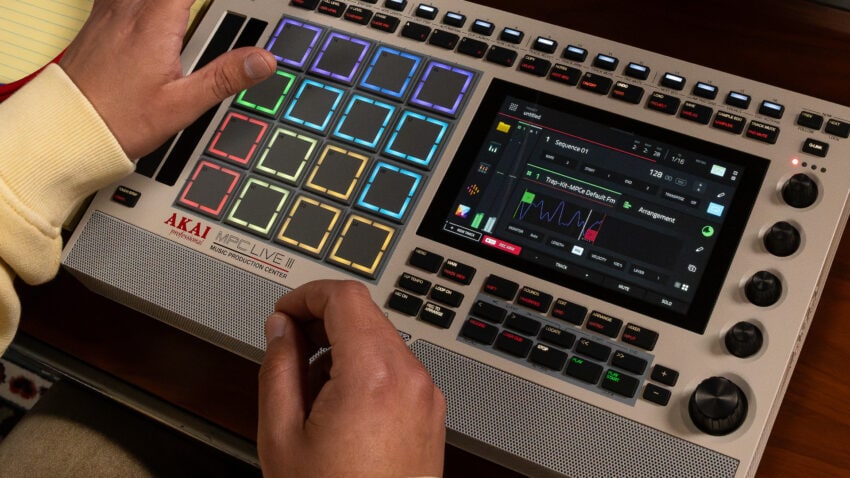 Akai MPC Live 3 Retro Beat Maker