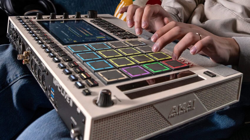 Akai MPC Live 3 Retro Beat Maker