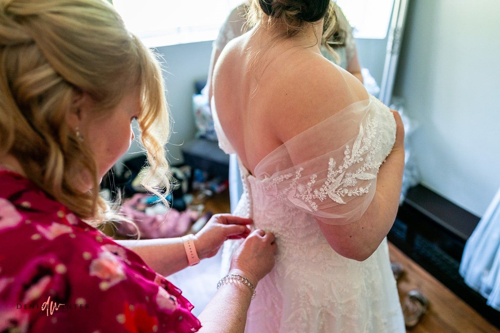 story telling wedding photography at Ufton Court