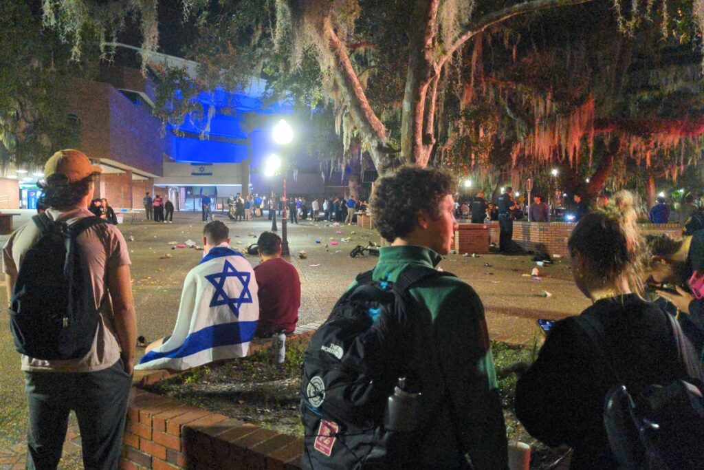 Stampede injures 20 at UF candlelight vigil for Israel