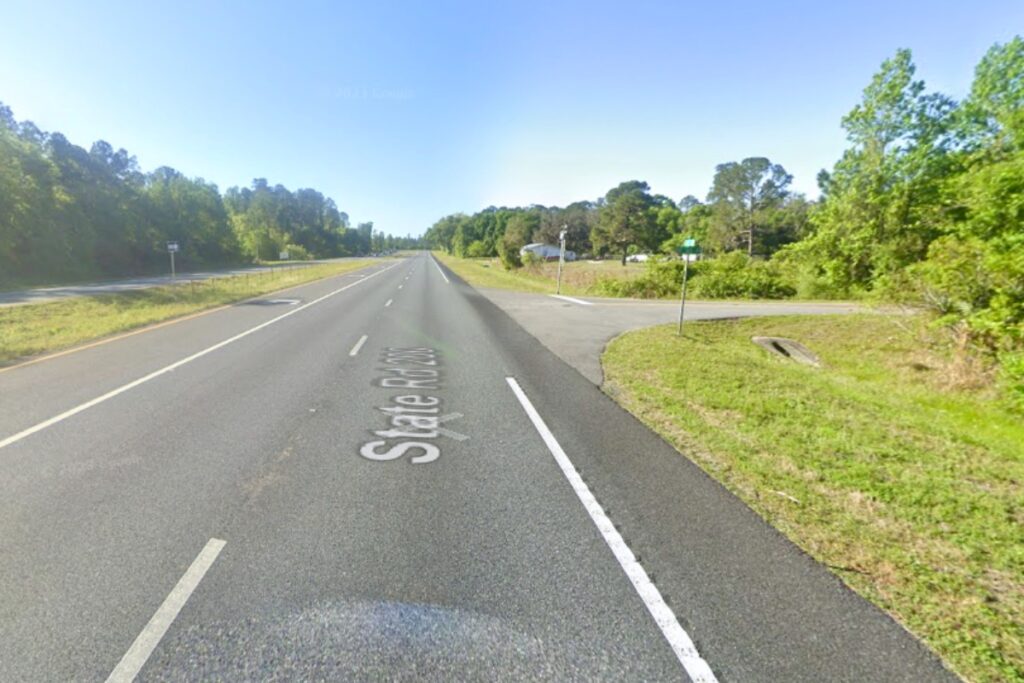 A 62-year-old Hawthorne man died Friday morning in a three-vehicle crash on US 301 in Lochloosa.