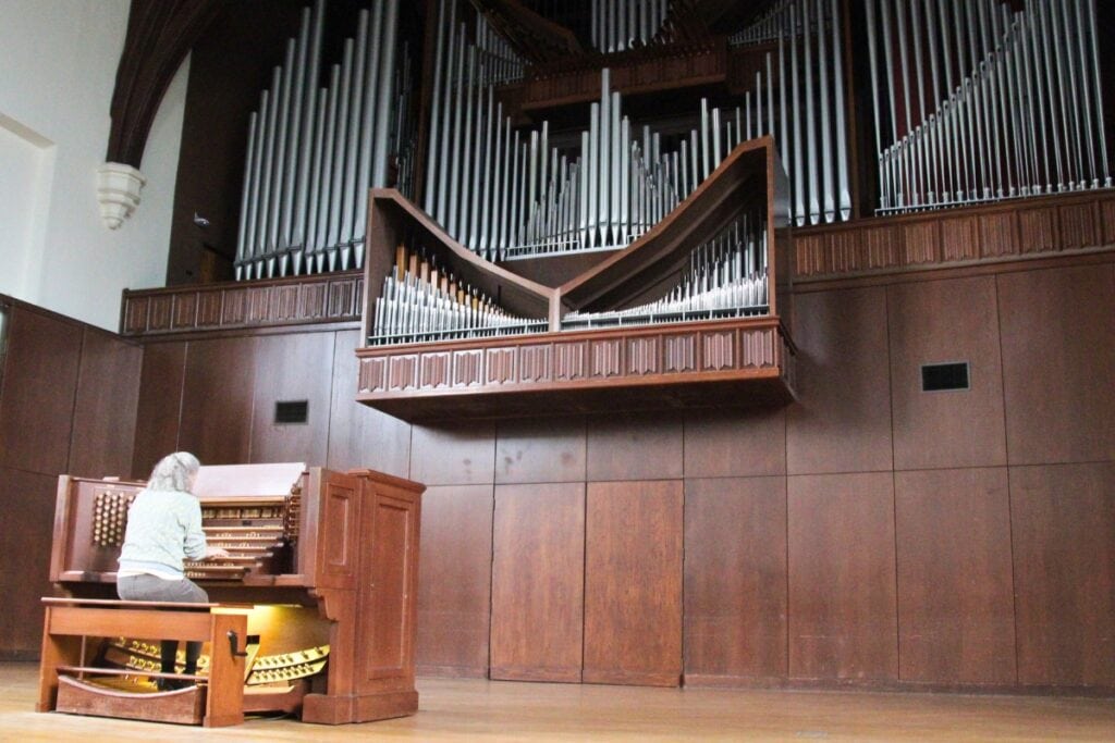 Laura Ellis performs Vierne's Symphony No. 1 Finale on the Andrew Anderson Memorial Pipe Organ at UF.