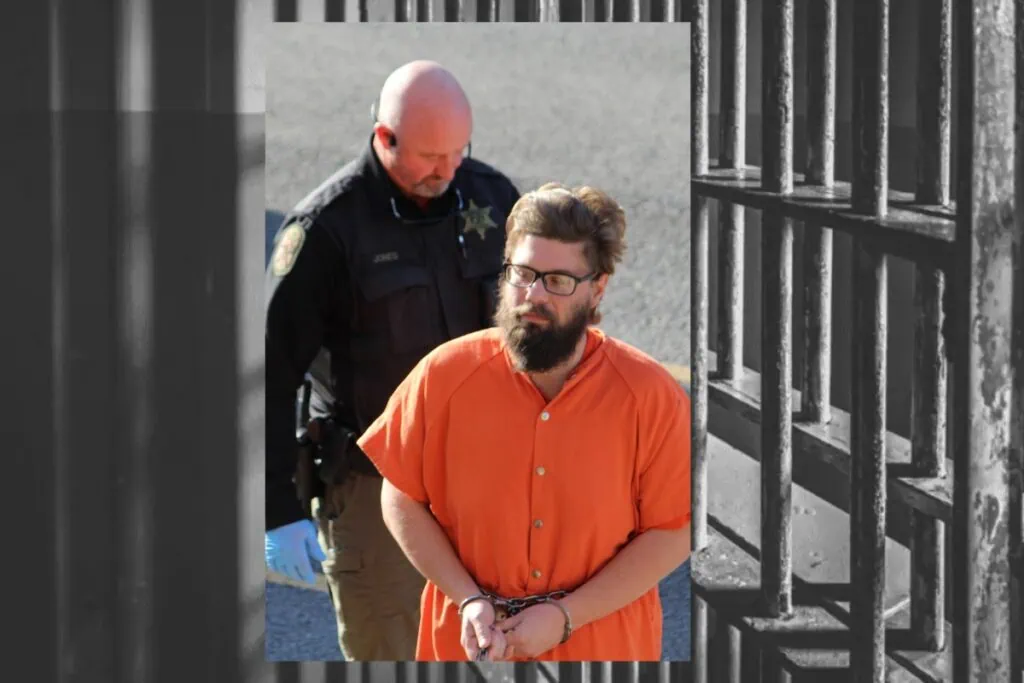 Adam Arthur Rosenthal enters the Giles County Courthouse Dec. 12, 2024, for a preliminary hearing. Photo by Chandler Harmon-Pulaski Citizen