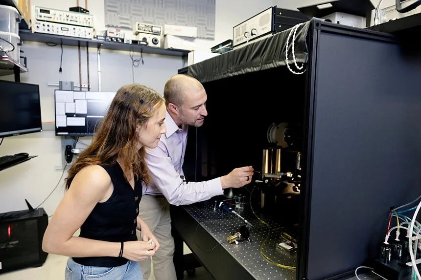 Dr. Dan Wesson and Sarah Sniffen are studying how odors take on meaning in the brain.