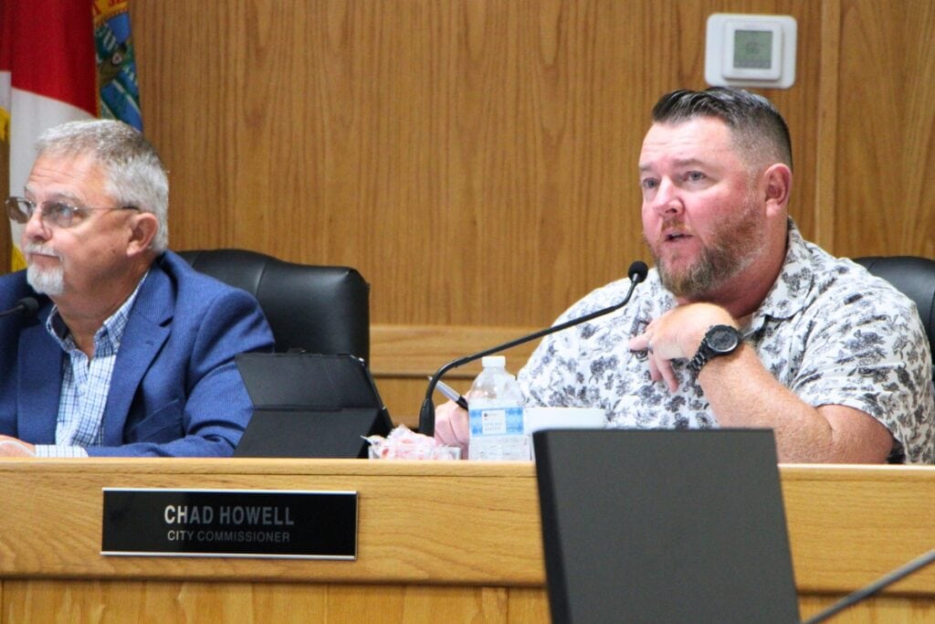 Commissioner Chad Howell (right) encouraged the city to move on from misinformation regarding mutual fire aid with the county during the Aug. 28 meeting. Photo by Lillian Hamman (1)