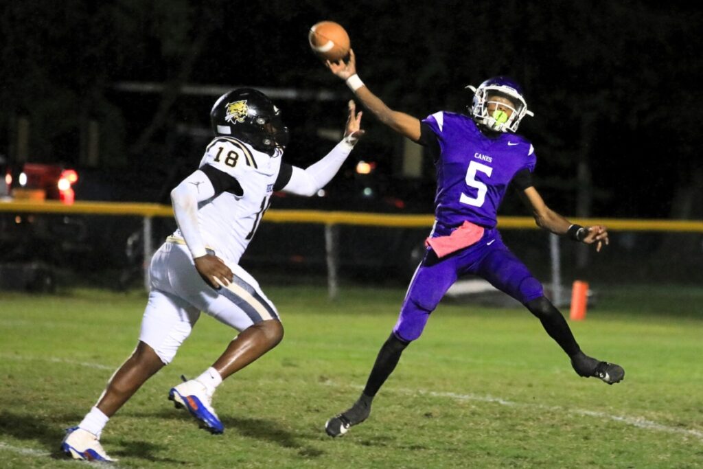 Gainesville's Jaishawn Sanford throws a deep ball under pressure from Buchholz's Amaris Bryant. Photo by Seth Johnson
