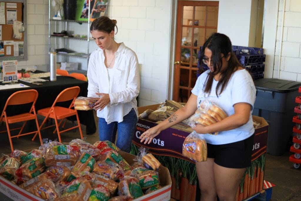 UF students sort donated bread at Bread of the Mighty. Photo by Seth Johnson
