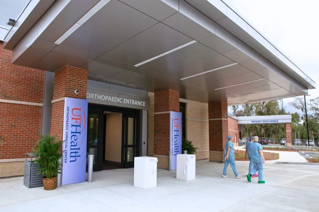 UF Health employees outside the new UF Health Orthopaedic Surgical Center. Photo by Megan V. Winslow