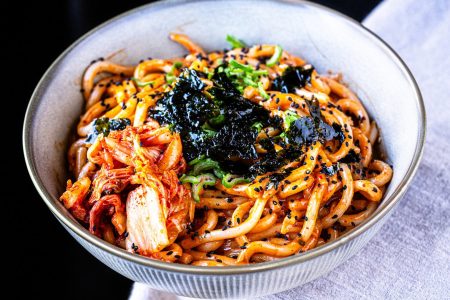 Schnelle Kimchi Udon Nudeln