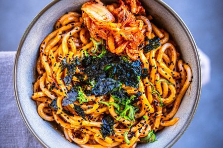 Schnelle Kimchi Udon Nudeln