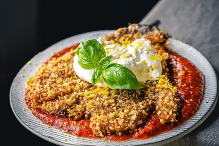 Melanzani Milanese mit Burrata