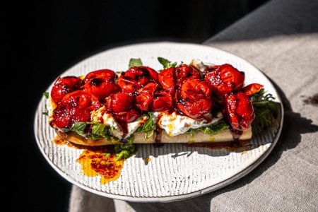 Caprese Sandwich mit Burrata