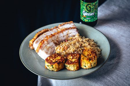 Kümmelbraten mit Sauerkraut & Knödel