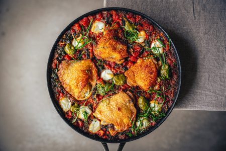 Mediterrane Hühner-Orzo-Pfanne
