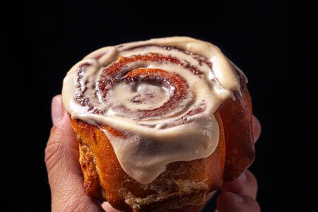 Zimtschnecken mit Chai Frosting