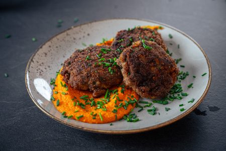 Faschierte Beef Laibchen mit Süßkartoffel Püree