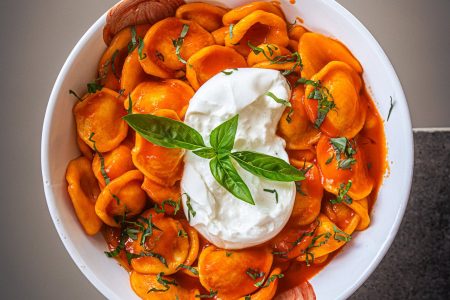 Geröstete Pasta Pomodoro mit Burrata
