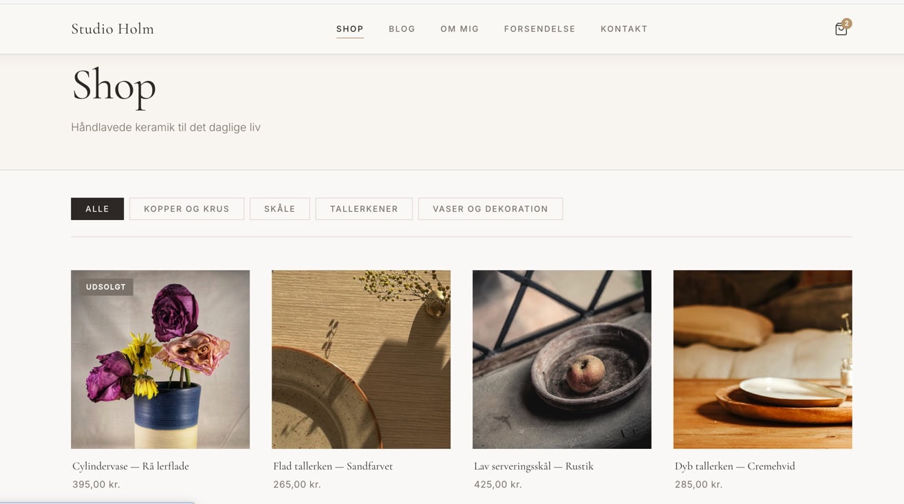 Webshop-forside for keramikbrandet Studio Holm med Aida-genererede produkter i kategorier