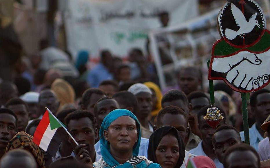 Protesters listen to speeches bout their hopes and plans for the future government on May 03, 2019 in Khartoum, Sudan. Thousands of demonstrators continued their mass sit-in outside military headquarters in Khartoum to call on the country's military rulers to cede control.