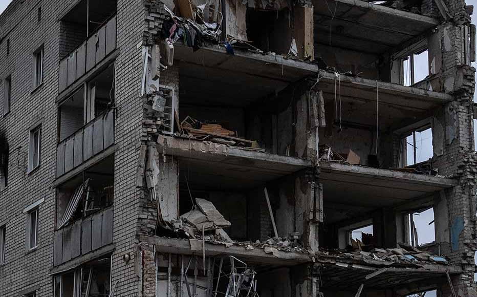 An apartment block lies in ruins after being destroyed during fighting between Ukrainian and Russian occupying forces, on October 24, 2022 in Izyum, Kharkiv oblast, Ukraine. Ukraine's intelligence chief has said that Russia is sending more troops into the city of Kherson and may be preparing to defend it against a Ukrainian counteroffensive. An apartment block lies in ruins after being destroyed during fighting between Ukrainian and Russian occupying forces, on October 24, 2022 in Izyum, Kharkiv oblast, Ukraine. Ukraine's intelligence chief has said that Russia is sending more troops into the city of Kherson and may be preparing to defend it against a Ukrainian counteroffensive.