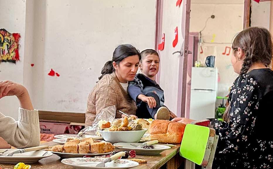 Alvard Dadayan's daughter-in-law feeds children in the shelter. Alvard Dadayan's daughter-in-law feeds children in the shelter.