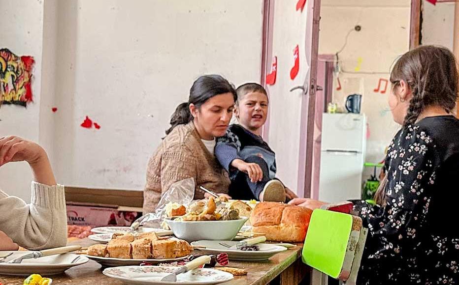 Alvard Dadayan's daughter-in-law feeds children in the shelter. 