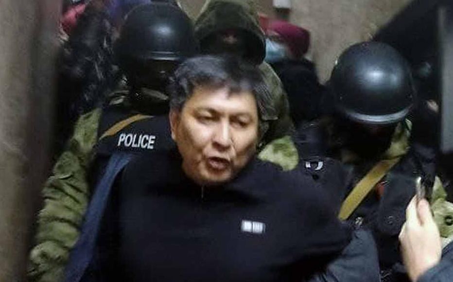 Prominent Kyrgyz investigative journalist Bolot Temirov as he was arrested in the office of the outlet he founded, Terminov Live, on January 22.