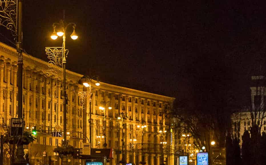 Khreshchatyk, Kyiv’s main street, is deserted in the early evening hours. (February 24, 2022)