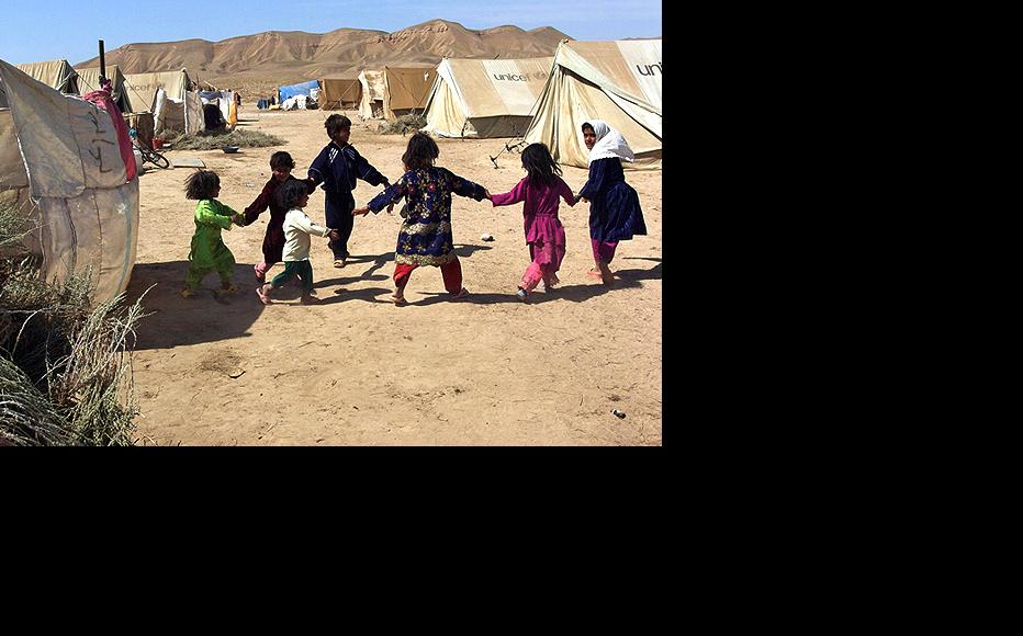 Refugee camp near Sar-e Pol for Afghans recently returned from Iran, 2009. Despite the obvious needs facing refugees, the ministry responsible has not managed to spend much of its budget as the financial year draws to a close. (Photo: UN Photo/Eric Kanalstein) 