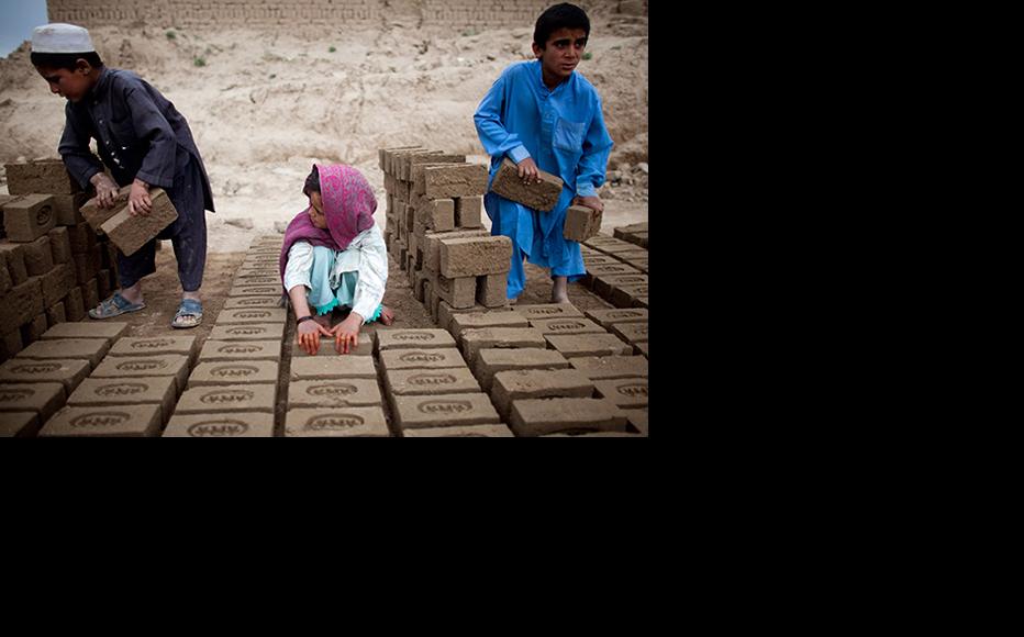 Afghan children sorting bricks at a brick factory in Kabul. (Photo: Majid Saeedi/Getty Images)