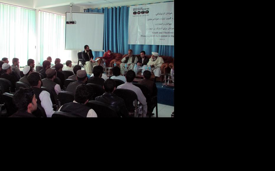 IWPR debate in Kandahar, November 9, 2015. (Photo: IWPR)
