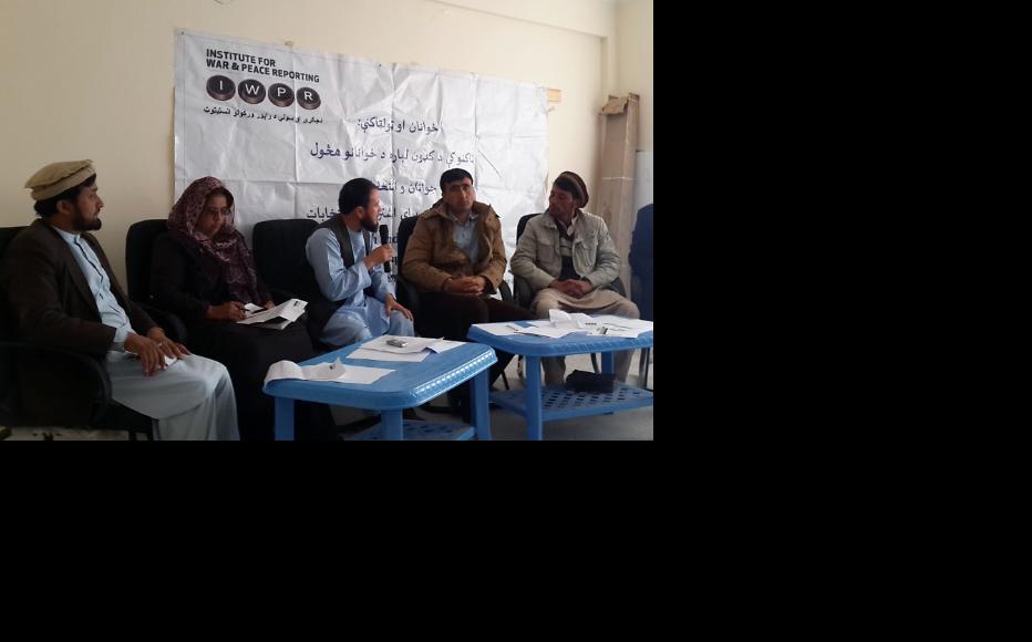 IWPR debate in Ghor province, November 2015. (Photo: IWPR)