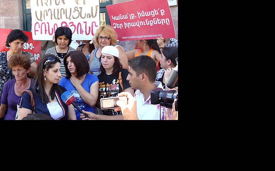 Demonstration by rights activists in Artashat, where a high-profile domestic abuse case has gone to trial. (Photo: Coalition Against Violence)
